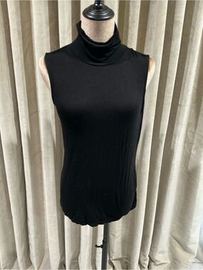 Riley & Rae Black Sleeveless Turtleneck Tank Top